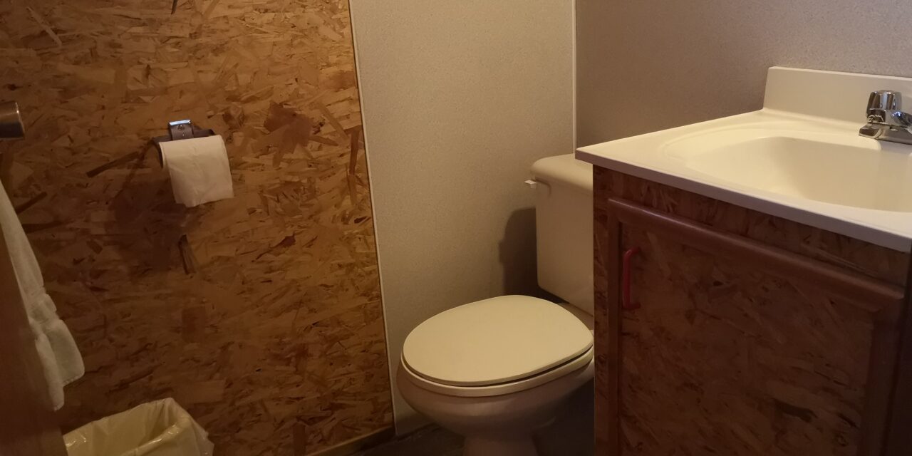 Tatuk Lake Cabin 2 bathroom Tatuk Lake Wilderness Resort